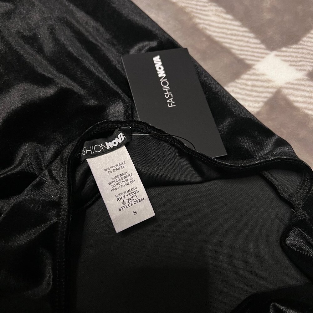 NEW Black Velvet Bodycon Dress – Sleek & Sophisticated - Picture 2 of 4